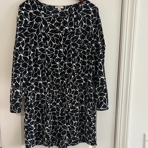 LOFT One-Piece Black & White (Cream) Leaf Pattern Jumpsuit Romper Size 10 - Picture 2 of 14